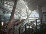 2024.07.20, Hong Kong West Kowloon Station, at noon. The massive glass area introduced a lot of natural light, waiting area at the bottom can still enjoy daylight.
///
2024.07.20, Hongkong West Kowloon Station, mittags. Die massive Glasfläche brachte viel natürliches Licht herein, der Wartebereich im unteren Bereich kann immer noch Tageslicht genießen.