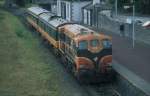 IERLAND sep 2003 Cloughjordan LOC 144 met personen wagons