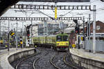 DART 8607 am Connolly Station in Dublin. Die Streckenführung des DART ist historisch bedeutsam – der Abschnitt zwischen dem Zentrum Dublins und Dún Laoghaire wurde als eine der ersten Eisenbahnverbindungen Irlands bereits 1834 als Dublin and Kingstown Railway eröffnet.
Aufnahme: 9. Mai 2018.