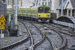 DART 8604 vor Connolly Station in Dublin.