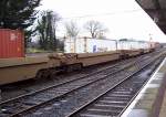 Containerzug mit Diesel-Lok 201-Class fhrt am 16.02.2005 durch den Bahnhof Limerik Junction.