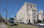 . Straßenbahn und markantes Gebäude -

Auf der anderen Seite der Altstadt passiert die Jerusalemer Straßenbahn das auffällige Gebäude 'Notre Dame de France Church & Monastory'.

26.03.2014 (M)