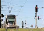 . Straßenbahn und Ampeln -

Citadis-Tram am Übergang zur Gefällstrecke nach der Haltestelle 'Safra Square (City Hall)' in der Nähe des New Gate.

Jerusalem, 26.03.2014 (M)