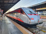 Trenitalia ETR 485 40A  Frecciargento  steht in Bari Centrale, 11.10.2024.