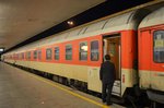 Italien: Nachtzug München - Rom (CNL 485) mit City Night Line Wagen D-DB 61 80 72-90 021-9 WLABmz 173.1 im Bahnhof Firenze Santa Maria Novella (Florenz) 19.09.2013