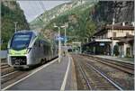 ISELLE TERMINI könnte man in diesen Tagen den Bahnhof von Iselle di Trasquera nennen, enden doch alle Züge hier. Infolge Bauarbeiten einer Brücke ist die Strecke Iselle - Domodossola unterbrochen, es fahren (sehr viele) Ersatzbuse. Die BLS fährt nun stündlich (statt zweistündlich) bis Iselle, fast alle andern Züge entfallen. Im Bild der BLS RABe 528 102 als RE 1 4259 von Bern in Iselle di Trasquera angekommen (8:35) und wendet nun auf den RE 1 4264 nach Bern (ab 9:20) somit bleibt herrlich viel Zeit den BLS MIKA in Iselle zu fotografieren. 

Ein kleines Detail sein noch angemerkt: Da der Zug auf Gleis 3 ankommt und dort beim Aussteigen fotografiert wurde, kann man geradewegs durch die 169 Meter langen Gallerie di Iselle das Portal des Simplontunnels (19803/19823m Länge) erkennen! Und noch ein Detail zum Detail: der Tunnel von Iselle gehört auf 144 Meter Länge der SBB.

17. August 2024