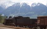 Der Eindruck täuscht natürlich: Im Mai 1989 verkehrten im Vintschgau keine regulären, mit Dampfloks bespannten Güterzüge mehr. Auf der Rückfahrt von Malles/Mals nach Bolzano/Bozen rangierte 740.293 lediglich einige Güterwagen an die Spitze ihres Sonderzuges. Im Hintergrund das Ortlermassiv.