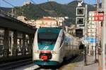 Ein Minuetto fhrt auf der Fahrt von Napoli nach Potenza im Bahnhof von Salerno ein; 16.12.2007