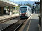 MD 38 Minuetto (Diesel-Ausfhrung) Palermo C - Punta Raisi (Flughafen-Bahnhof) fhrt am 07.02.2006 in die Station Piraineto ein, hier zweigt die Strecke nach Trapani ab. Die Flughafenzge fahren in der Regel stndlich, zu Hauptverkehrszeiten halbstndlich.