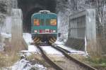 Um 13.28 Uhr verlsst ALn 663 1133 in Richtung Benvento den ersten der drei Tunnel in Tufo und berquert den Sbato; 15.12.2007
