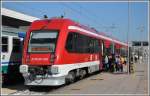 Im Regionalzug von Milano nach Lecce. 5.Tag (09.04.2011)
Unser ATR 220 026 wechselt in Lecce die Richtung, Ziel ist Gallipoli. Der Triebzug der polnischen Firma Pesa erklrt die Zugzielanzeige.