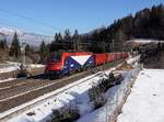 Die E 190 302 mit einem Schrottzug am 20.01.2018 unterwegs bei Tarvisio.