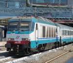 19.07.2017 15:41 FS E.402 20 mit einem InterCity aus Roma Termini nach Trieste Centrale bei der Durchfahrt durch Roma Tiburtina.