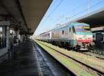 28.7.2010 10:20 FS Baureihe E.402 041 vor einem InterCity aus Milano Centrale nach Livorno Centrale bei der Einfahrt in Pisa Centrale. 