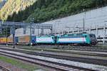 Am 04.07.2018 stand E 405.027 zusammen mit E 412 015 und einem langen KLV im Bahnhof von Brennero und warteten auf die Ausfahrt in Richtung Bozen.