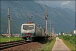 Nachschuss auf den Internationalen Lokzug: Vor dunklen Wolken sind E412 019, E412 xxx und 1144 255 nach Kufstein unterwegs.