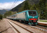 FS-Trenitalia E 464 033 mit R 20721 Brenner - Meran (Campo di Trens/Freienfeld, 28.08.10).