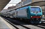 Hier E464 518 mit R23365 von Firenze S.M.N. nach La Spezia Centrale, dieser Zug stand am 18.7.2011 in Firenze S.M.N.