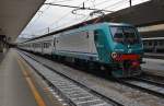 Hier E464 585 mit R3061 von Lucca nach Firenze S.M.N., dieser Zug stand am 21.7.2011 in Firenze S.M.N.