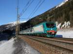 Die E 464 039 mit einem Regionalzug am 02.03.2013 unterwegs bei Brennero.