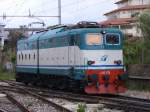 E 645 076 auf den Nebengleisen des Bahnhofs San Vincenzo im Juni 2005