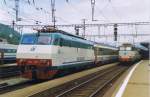 Eine E 656 und die E 444 079 stehen mit EC'S nach Milano in chiasso im Sommer 2003.Hinweis:Gescanntes Foto.