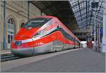 Der FS Trenitalia Frecciarossa ETR 400 031 ist als FR 6647 von Paris Gare de Lyon in Lyon Perrache angekommen und wartet nun auf die Rückfahrt als FR 6654 nach Paris Gare de Lyon.