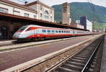 485 005-5 steht am 8.7.2016 im Bahnhof Bolzano/Bozen, um als FRECCIARGENTO 9477 um 13:16 wieder zurück nach Roma Termini zu fahren.