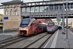 Nachschuss auf RABe 526 201-9 (Stadler FLIRT | TRAVERSO) der Schweizerischen Südostbahn AG (SOB) als VAE 2035  Voralpen-Express  von Luzern (CH) nach St. Gallen (CH), der den Bahnhof Arth-Goldau (CH) auf Gleis 5 erreicht, während zwei ETR 610 der Trenitalia S.p.A. (FS) als verspäteter EC 320 von Milano Centrale (I) nach Zürich HB (CH) auf Gleis 6 stehen.
[20.9.2019 | 18:13 Uhr]