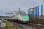 ETR 610 004 Trenitalia, mit der neuen Lackierung, fährt am 02.01.2025 Richtung Bahnhof Lausen.