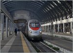 Ein FS Trenitalia ETR 610 wartet in Milano Centrale auf die Abfahrt als EC 14 nach Zürich HB.
1. März 2016