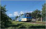 Der SSIF Treno Panoramico PE 47, bestehend aus dem Be 4/4 Pp 82  Toceno  (94 83 4440 082-5 I-SSIF) an der Spitze, einem Rimorchiata (Zwischenwagen), einem Be und dem ABe 4/4 Pp 83  Masera  (94 83 3440