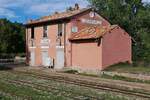 Auch wenn es nicht so aussieht, aber wenn der Touristenzug  Trenino Verde  von Arbatax nach Gairo und wieder zurückfährt, findet im Bahnhof von Villagrande ein planmäßiger Halt