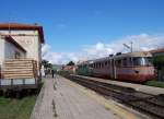 Triebzug BR ADm in alter Lackierung und RPm in neuer Lackierung der FdS am 20.10.2005 in Nulvi. In der Sommersaison fahren hier Touristen- und Sonderzge weiter durch eine schne Gebirgslandschaft bis Palau, am nrdlichsten Punkt der Insel.