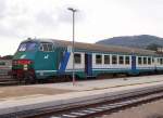 Nahverkehrs-Steuerwagen am 18.10.2005 im Bahnhof Macomer.