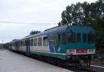 Zwei Triebwagen BR ALn 663, vorn ALn 663.1148, am 21.10.2005 in der Station Marinella, Strecke Olbia - Golfo Aranci.