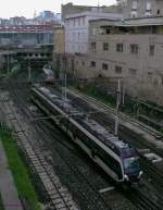 Ein ETR-200 (Metrostar) der Circumvesuviana (CV) fhrt im frhen Morgenlicht aus San Giorgio kommend in den Endbahnhof Napoli-Porta Nolana.