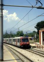 Ferrovia Circumvesuviana: Elektrischer Triebzug Bahnhof Pompei Scavi - Villa dei Misteri am 17. Juli 2004.
