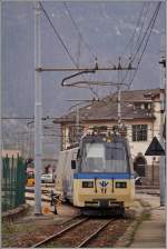 Ein etwas anderer  Treno Panoramico  im SSIF Betriebsbahnhof von Domodossla:   Das war mal der ABe 8/8 24  Vigezzo  - und seit 2006 das Reservefahrzueug für die vierteiligen Treno Panoramico mit