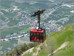 In wenigen Minuten fährt die Luftseilbahn von Latsch/Laces 1100m in die Höhe nach St.Martin/San Martino. (03.06.2019)