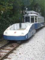 Der Tramvia Gegenzug Talabwrts auf der Fahrt vom nahegelegenen Berg in die Triester Innenstadt am 30.10.2010.