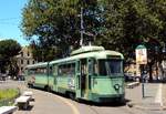 16.07.2014, Rom, Piazza di Porta Maggiore. Die alte Straßenbahn ATAC serie 7000 #7077, Baujahr 1949.
