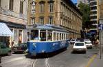 Der 1935 in Dienst gestellte Tw 401 der Trenovia di Opicina bahnt sich im Sommer 1981 den Weg durch die engen Straßen von Triest.