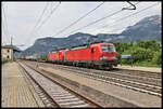 In Doppel Traktion waren die DB 193303 und DB 193351 am 31.5.2022 auf der Brennerbahn mit einem schweren Güterzug in Richtung Österreich unterwegs.