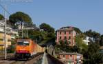 The E186.910 of Linea Smart Business Ways hauls the container train n. 54026 from La Spezia Migliarina to Rho, here in Zoagli. (April 18, 2011)