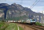 Der TEC 40537 von Ostrava/Paskow nach Verona Quadrante Europa bei der Kurve von San Michele all'Adige auf der Brennerbahn.