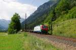 EU-43 007 von RTC (Rail Traction Company) mit einem leeren Klv-Zug am 03.08.2013 in Colle Isarco gen Bolzano. 