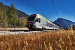 Ein ETR 170 fährt als R 20716 (Merano/Meran - Brennero/Brener) in die Haltestelle Campo di Trens/Freienfeld ein.