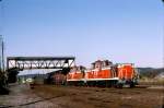 DE10 1688 und DE10 1686 in der Station Shibecha unter dem strahlend blauen Himmel weit abgelegen in Ost-Hokkaido.