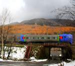 Mit dem Diesel-Intercity auf der 348 km langen Ost-West-Transversalen der Nordinsel Hokkaidô: Serie 283 im Abstieg vom Pass in die Tokachi-Ebene unterwegs nach Kushiro.